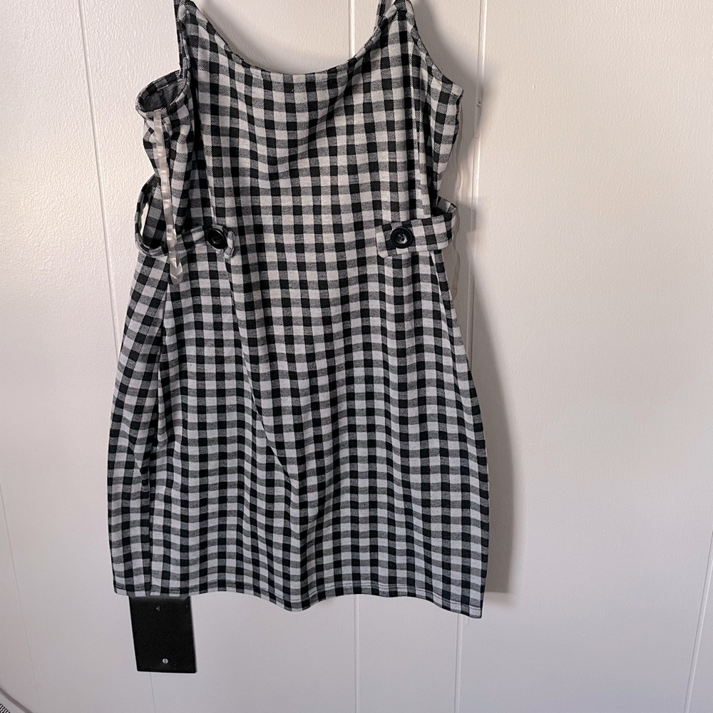 Cuteeeee mini black and white dress